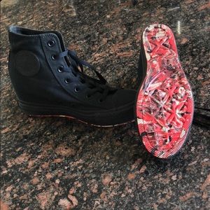 Sz 8 Black Converse wedges with red marble sole